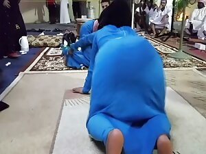 Pria itu memukul ibu ...